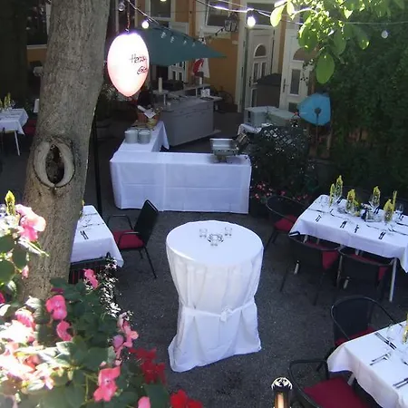 Konukevi Hotel-gasthof Martinek